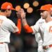 Flores, Rodón envían a Gigantes a la cima