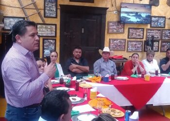 Acuerdan líder del PRI y alcaldes fortalecer la unidad del partido.