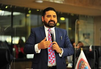 Francisco Sánchez defiende economía de familias chihuahuenses, va por descuentos y eliminación de multas por replaqueo