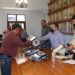 Entrega presidente municipal chalecos de identificación a vendedores ambulantes