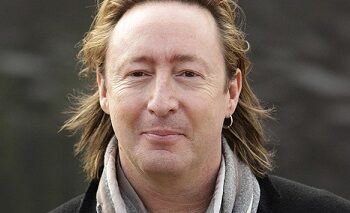 ‘Papá se marchó y dejó sola a mi mamá: Julian tiene agridulces recuerdos de su padre John Lennon