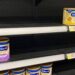 Enfrenta EU escasez sin precedente de leche en polvo para bebés