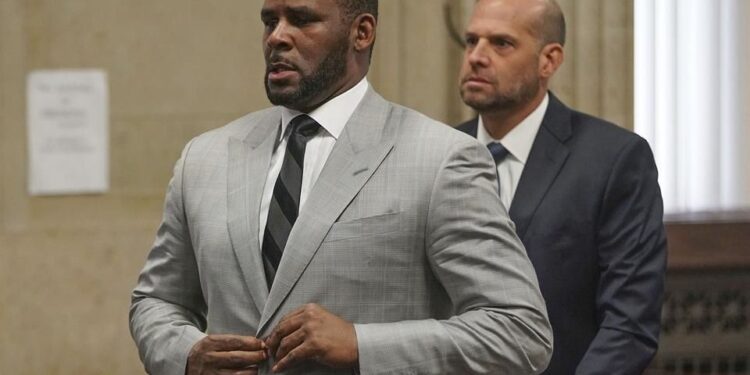 R. Kelly es sentenciado a 30 años de cárcel por abusos sexuales