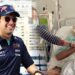 Hombre con cáncer recibe sorpresa de Checo Pérez; reacción viral conmueve