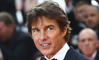 El detalle en la chaqueta de Tom Cruise que impidió que Top Gun: Maverick se pudiera ver en China