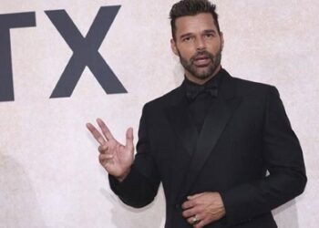 Demandan a Ricky Martin por incumplir contrato