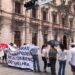 Instalan afectados de Aras plantón frente a Palacio