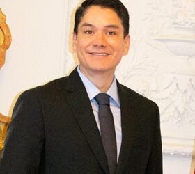 Cinismo y desfachatez que Corral se diga perseguido político: Serrato