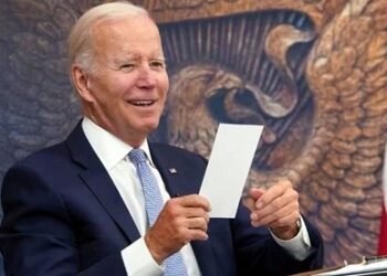 Enoja a China impulso de Biden a microchips en EU