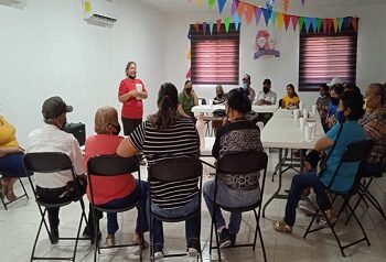 Plática para adultos mayores acerca de enfermedades crónicas degenerativas.