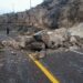 Se presentan deslaves en la carretera a Chihuahua, a la altura de la Sierra del Pegūis