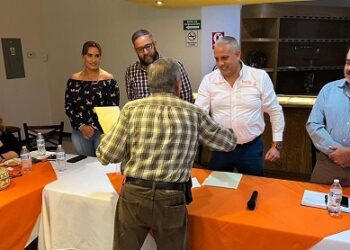 Entrega Sección 8 bonos de recuperación