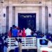 Protestan estudiantes de Educación Física afuera de Rectoría