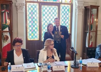 Entrega regidora Ana Lilia Orozco su primer informe de trabajo