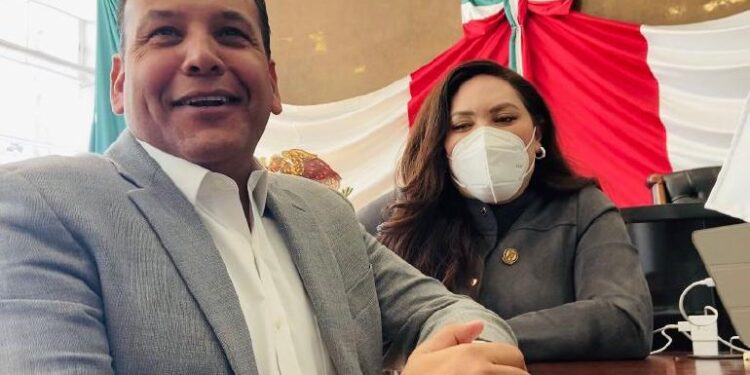 Zapata y yo esperamos instrucción para votar por militarización: Bazán