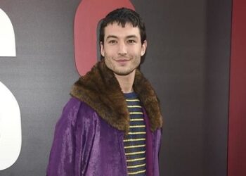 Ezra Miller se declara inocente de robo agravado
