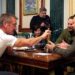 Le entrega Sean Penn su Óscar a Volodymyr Zelensky