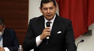 Presidente del Senado pide al INE despojarse de ‘investidura monárquica’