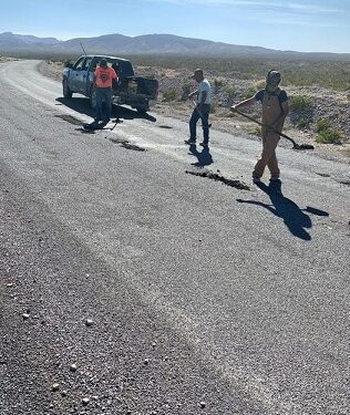 Inician trabajos de bacheo en carretera al Mulato