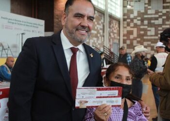 Pensión para personas adultas mayores aumentará a 4,800 en enero, anuncia delegado Juan Carlos Loera