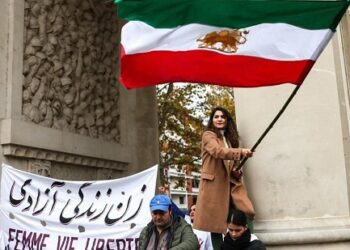Analiza Irán modificar ley del velo obligatorio