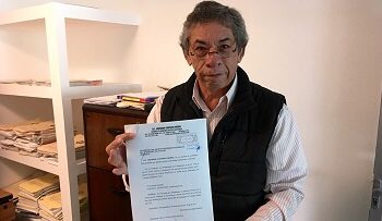 Inicia Cortinas Murra huelga de hambre afuera del congreso