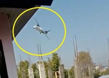 Deja 68 muertos caída de avión en Nepal