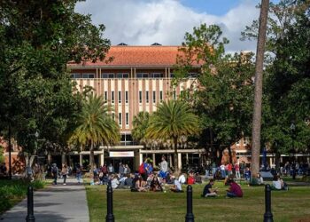 Alarmadas por Inteligencia Artificial, universidades de EU renuevan su enseñanza