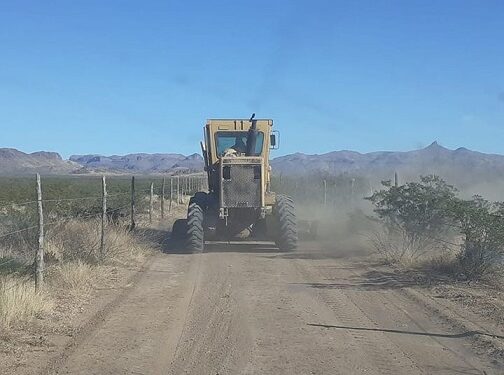 Terminaron los trabajos de raspado de caminos en Cruces y Anexas y El cuervo,  ingresan ahora por El 3 hacia el Chupadero, Las Parras y San Diego