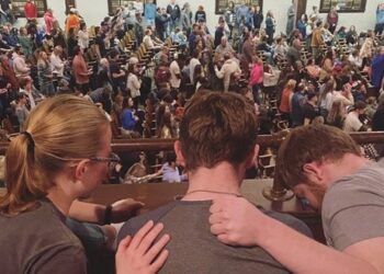 “Avivamiento” en Asbury: el culto no cesa en la Universidad