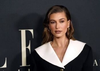 Pasea Hailey Bieber en Cabo San Lucas