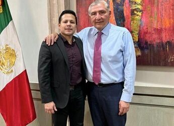Recibió Augusto López a exalcalde integrado a Morena