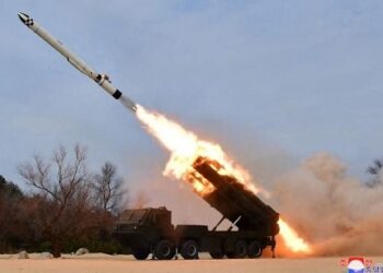 Lanza Corea del Norte otros dos misiles de prueba
