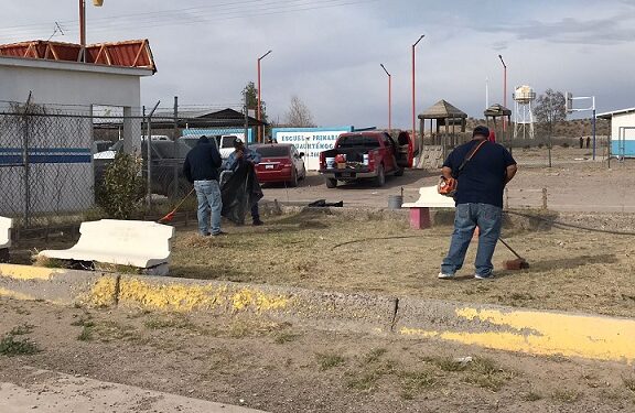 Ayer miércoles limpieza, pintura y reparaciones en la Escuela y Parque de Tierras Nuevas