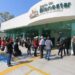 Venden lugares en filas del Banco del Bienestar