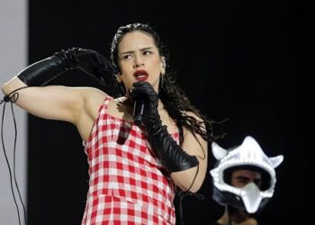 Cierra Rosalía el Axe Ceremonia con euforia y gritos