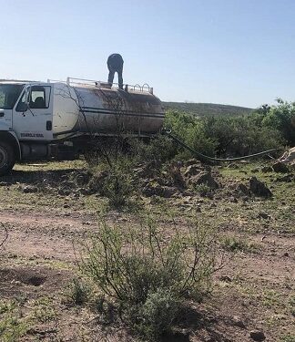 Acarreo de agua para ganado genera altos costos