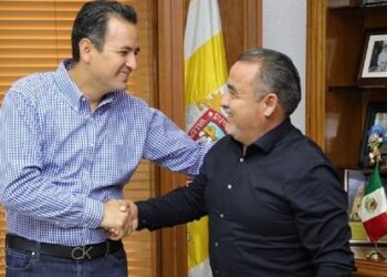 Recibe Bonilla a alcalde de Ojinaga en su despacho