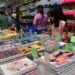 Galería: Realizan compras de útiles a último momento
