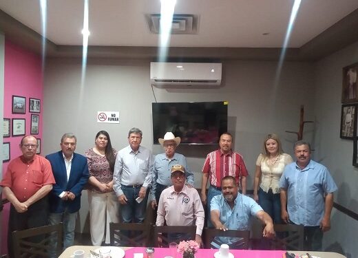 Encabezaron la Lic. Perla Machuca y el líder de la CTM local David R Reynoso desayuno conmemorativo por el Día del Trabajo