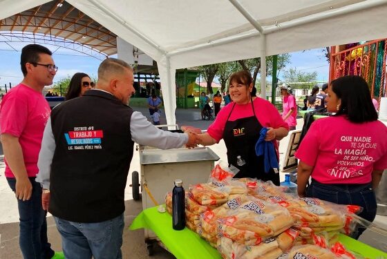 Lleva Ismael Pérez Pavía juguetes y dulces a niñas y niños de Guadalupe Distrito Bravos