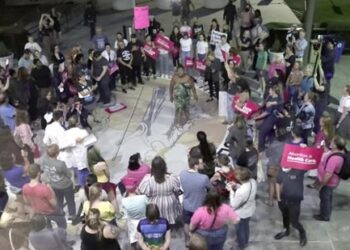 Ratifican veto a aborto en Carolina del Norte