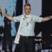 Viaja Robbie Williams a la nostalgia en el Tecate Emblema