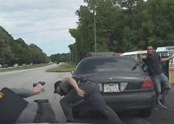 Disparó contra policías en Carolina del Sur; lo abatieron