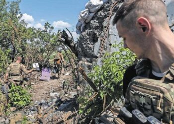Balas, cadáveres y minas: lo que encuentran en fortificaciones rusas