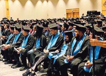Culminan 782 alumnos etapa en el Cbtis 122