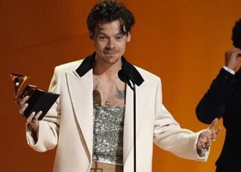 Golpean en el ojo a Harry Styles en el escenario
