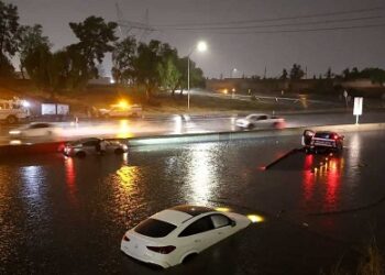Texas envió migrantes a California pese a emergencia por la tormenta