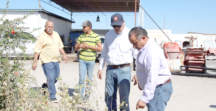 Dona el Presidente Municipal Andrés Ramos árboles a la Unión Ganadera