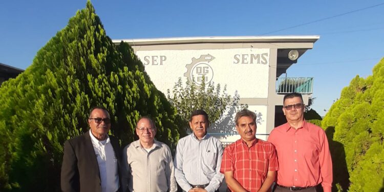 Se jubilan 3 trabajadores del CETIS 98